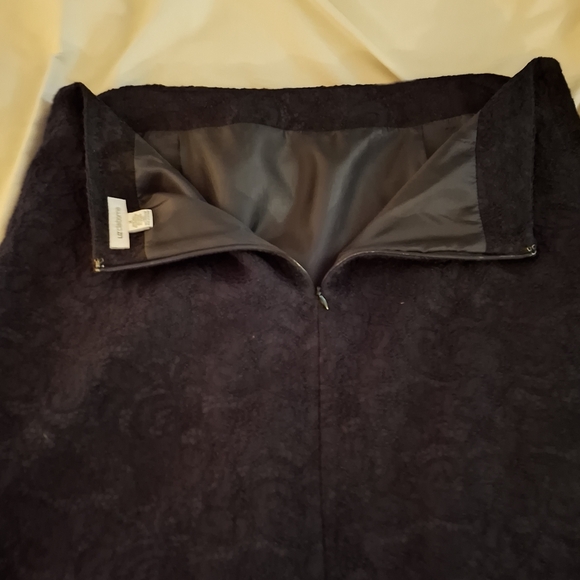 Liz Claiborne Women's Black Knee-Length Lace Overlay Pencil Skirt - Picture 4 of 6